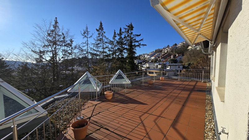 Terrasse 1 vor dem Haus