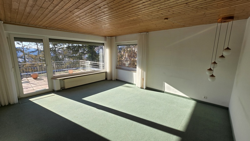 Wohnzimmer mit Zugang zur Terrasse 1