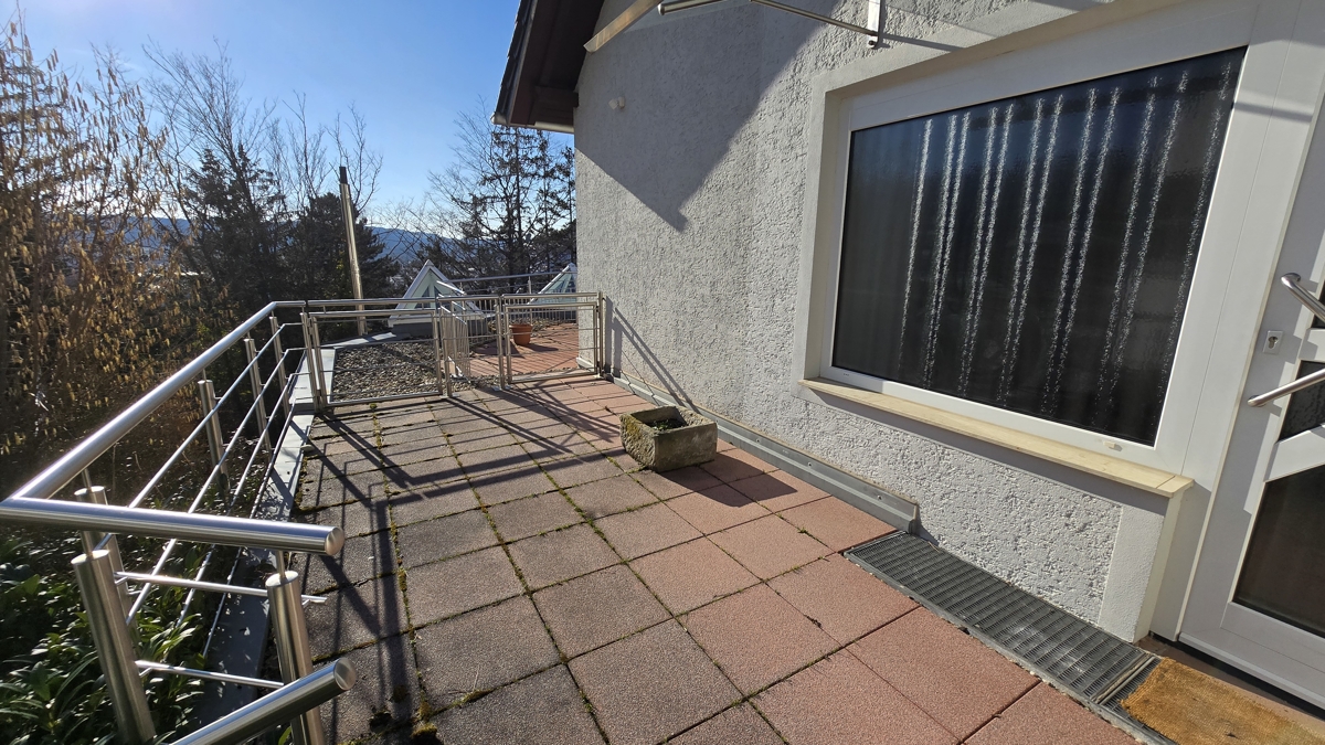 Terrasse 2 vor dem Haus