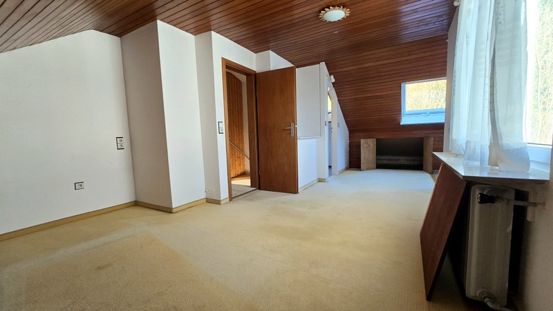 Schlafzimmer 2 im DG mit kleinem Bad