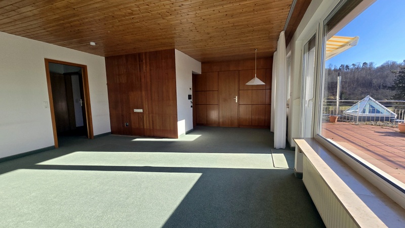 Wohnzimmer mit Zugang zur Terrasse 1