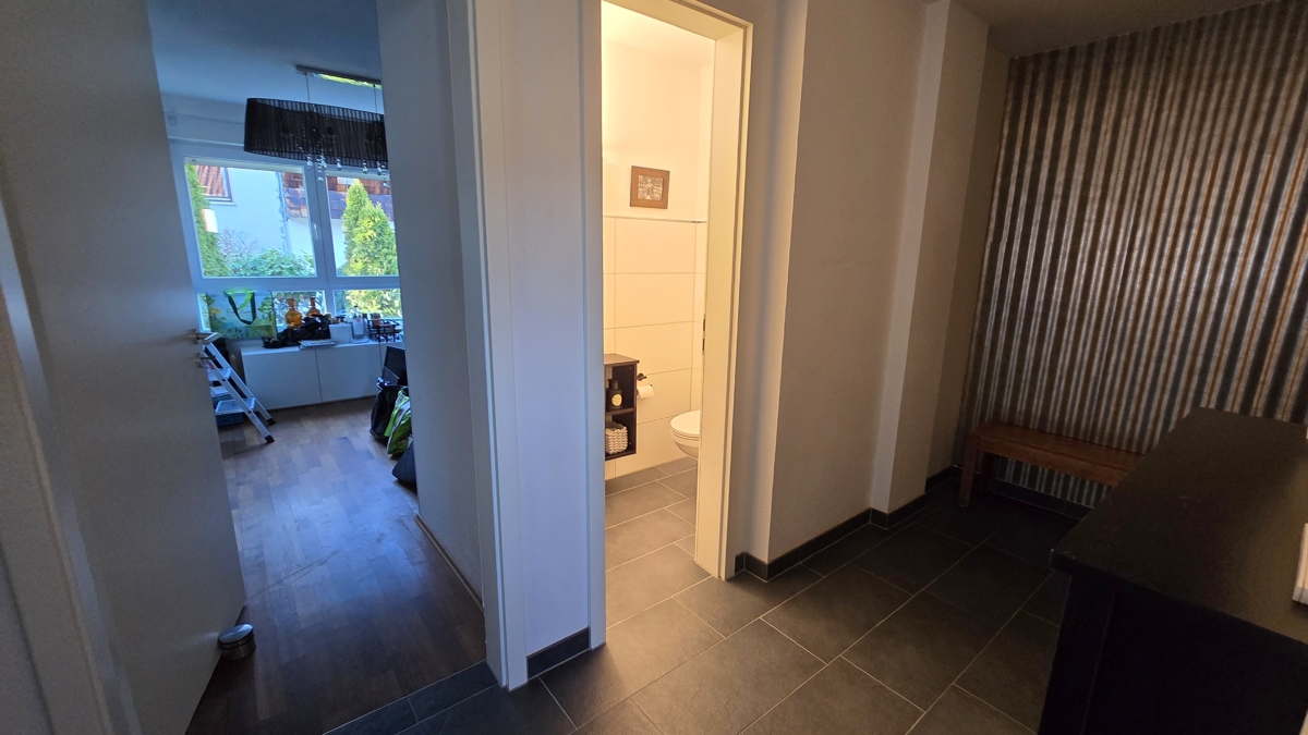 Flur mit Zugang Schlafzimmer 3 und Gäste WC