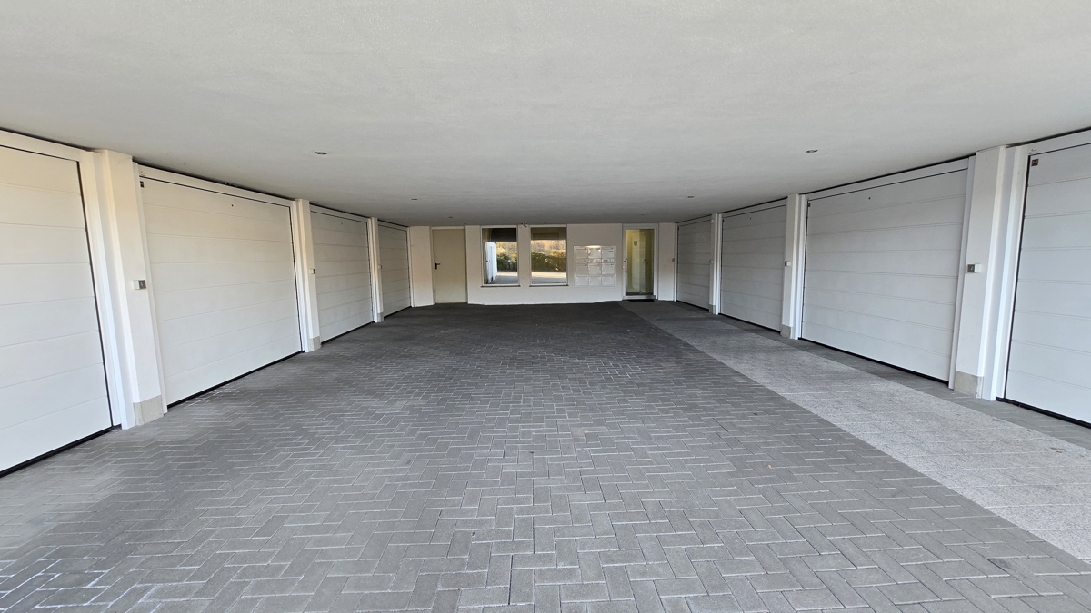 Garage und Hauseingang