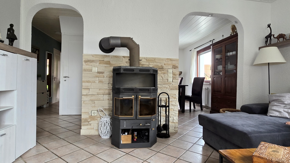 Kamin (nicht nutzbar) im Wohnzimmer