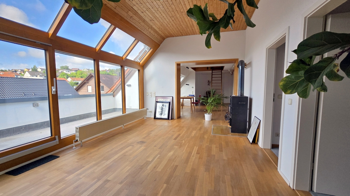 Wohnzimmer mit Blick zum Essbereich