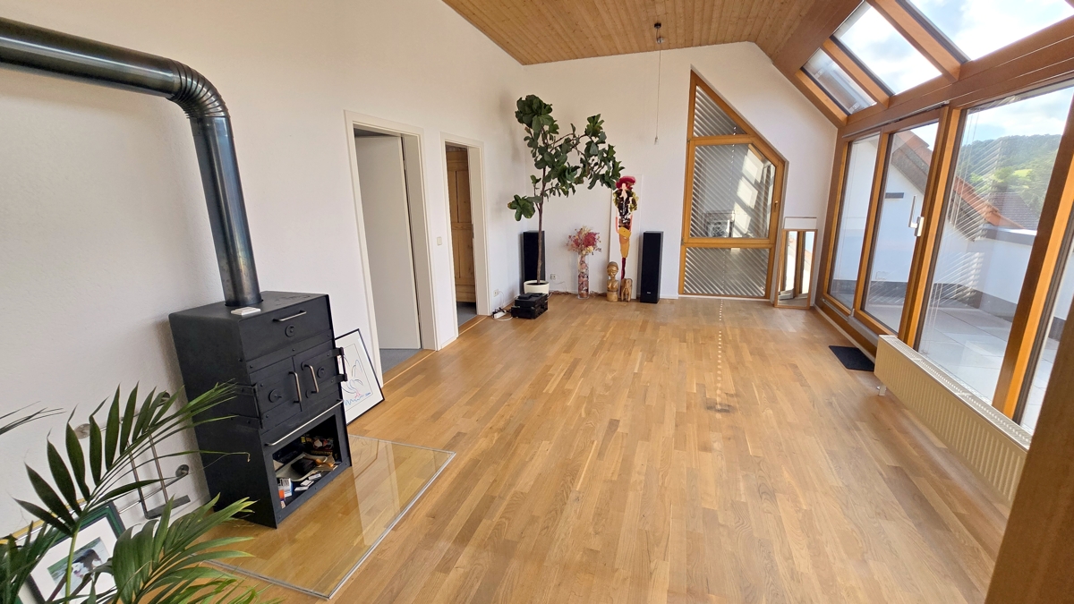 Wohnzimmer mit Kamin