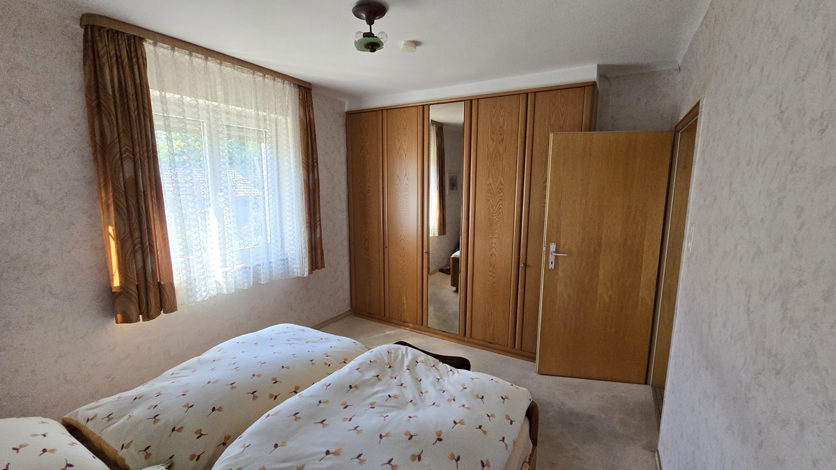 Schlafzimmer 1 im EG