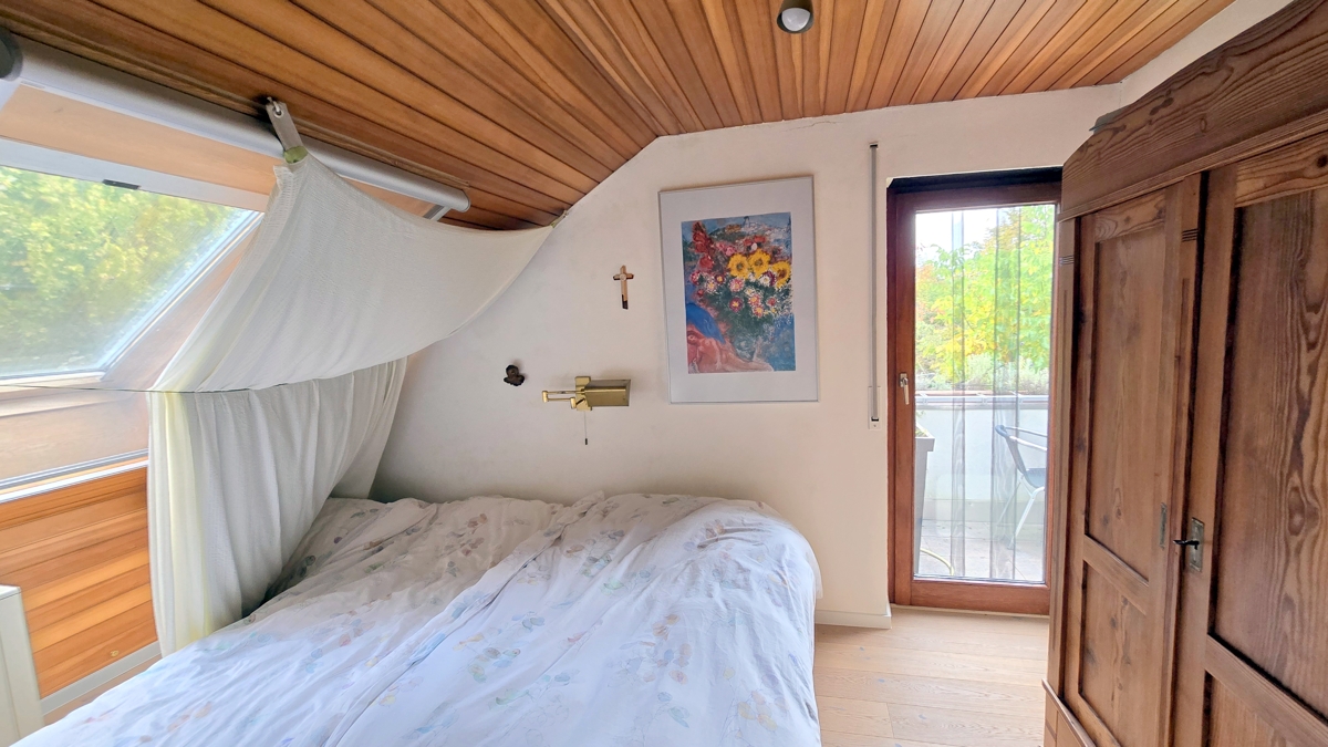 Schlafzimmer 2 mit Zugang zum Balkon