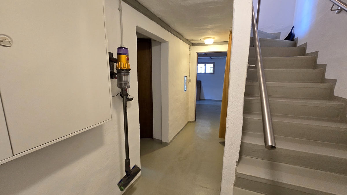 Flur und Treppe im UG