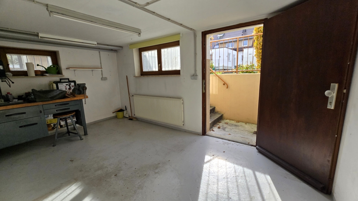 Hobbyraum mit Zugang zur Terrasse