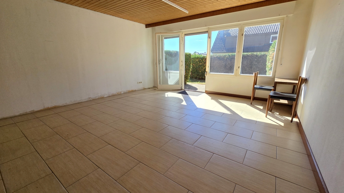 Wohnzimmer mit Zugang zur Terrasse