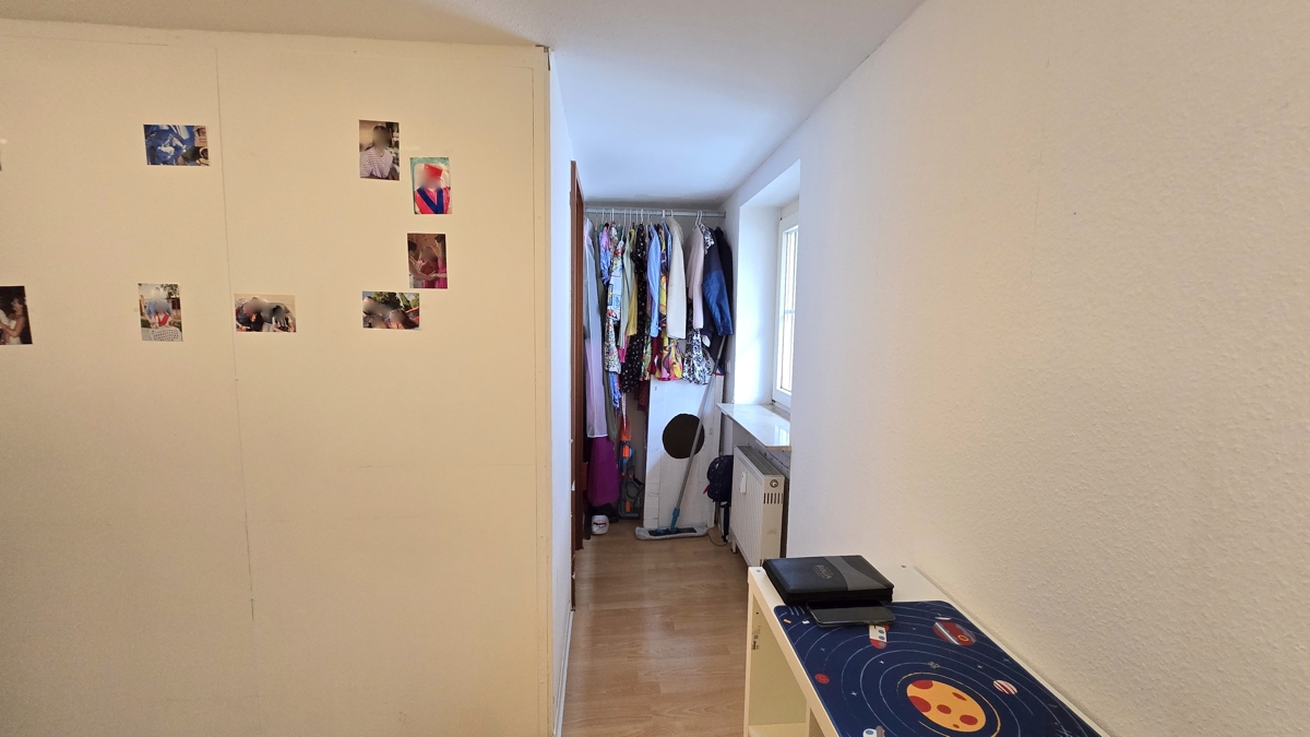 Zugang zur Ankleide im Schlafzimmer