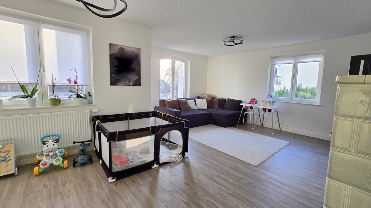 Wohn- & Essbereich mit Zugang Balkon