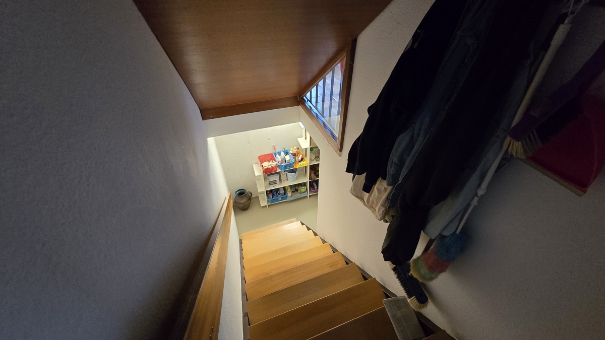 Treppe ins Untergeschoss