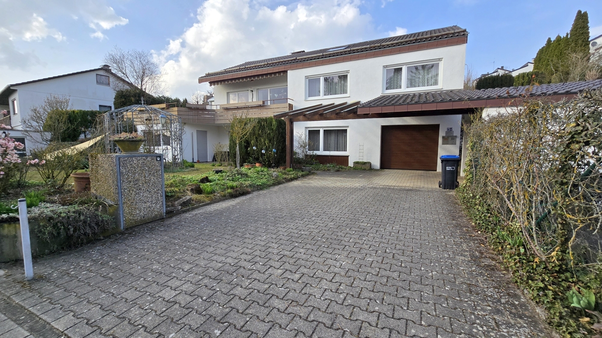 Außenansicht Einfahrt