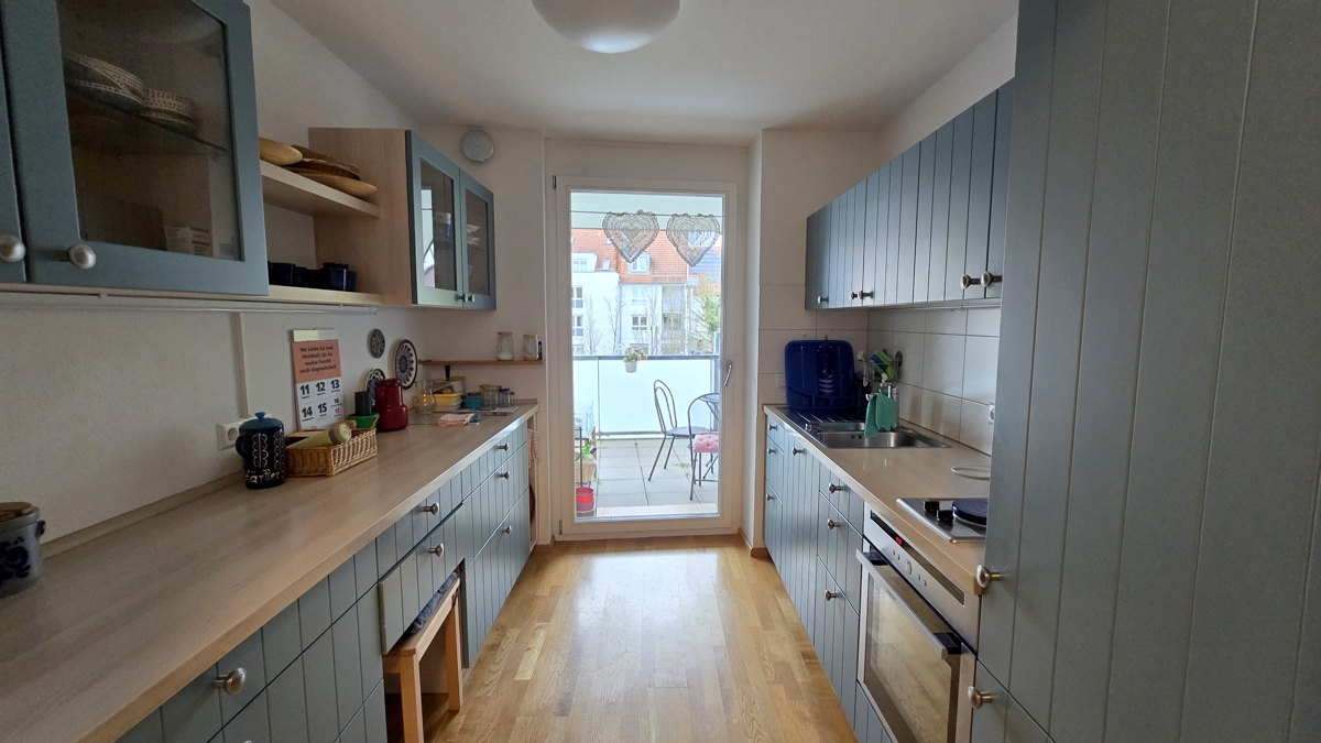 Küche mit Einbauküche