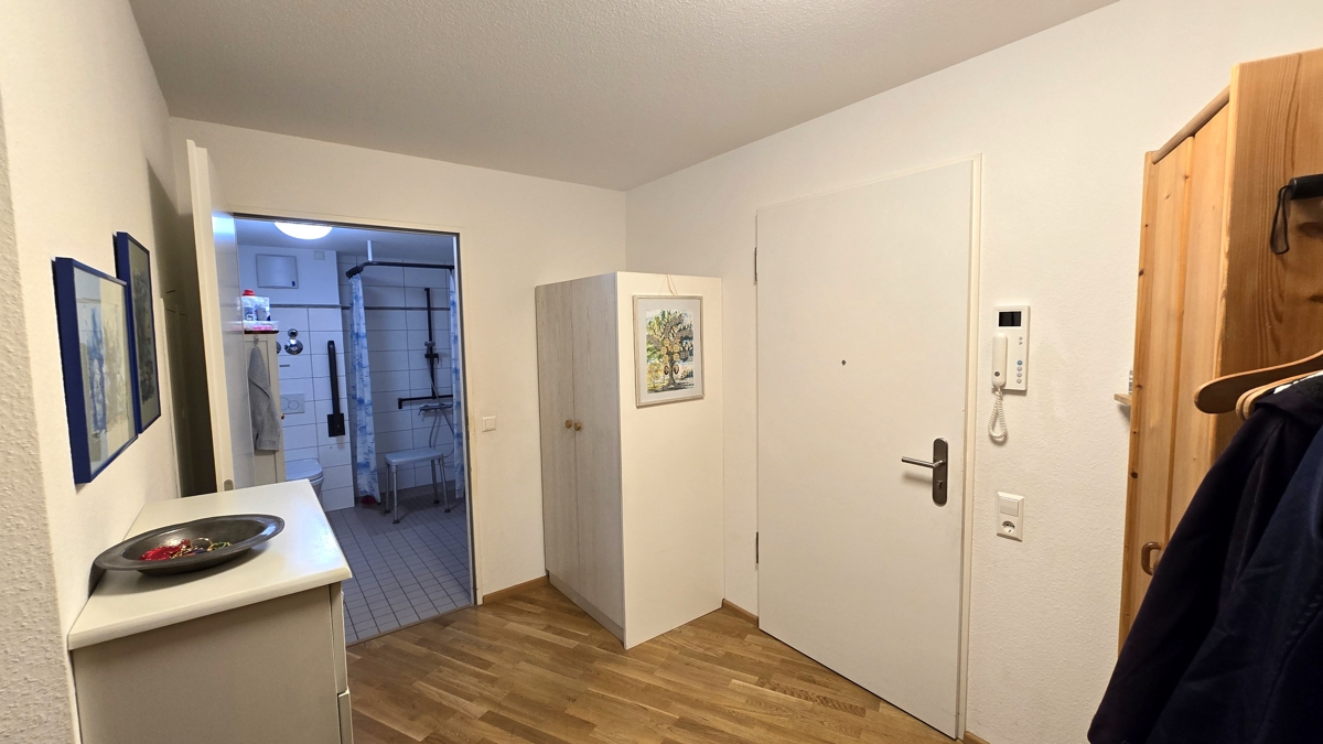 Eingangsbereich, Flur und Bad