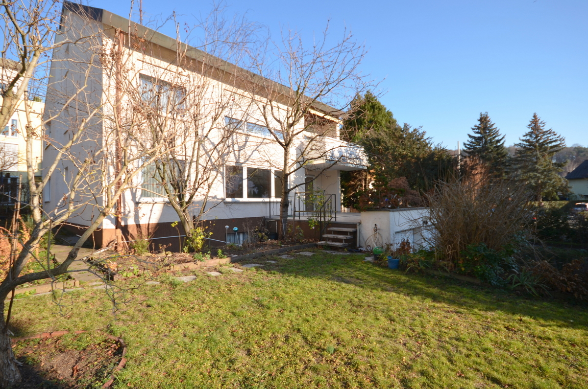 Garten mit Außenansicht