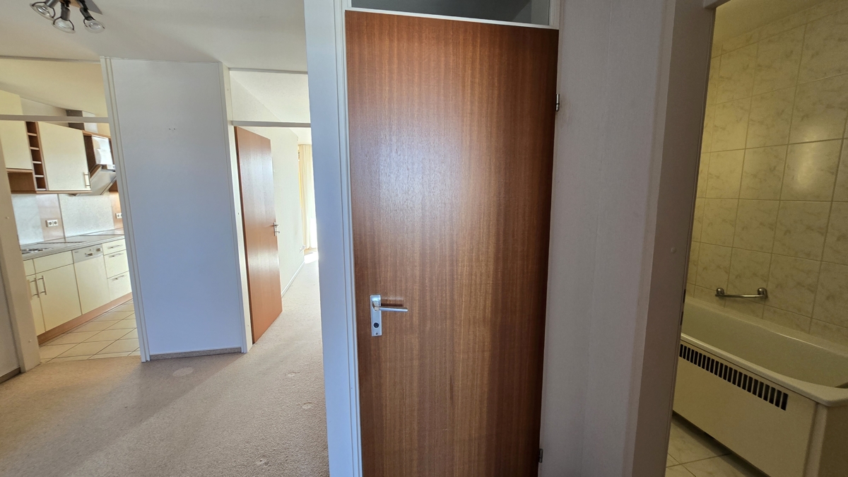 Flur mit Zugang WC & Badezimmer