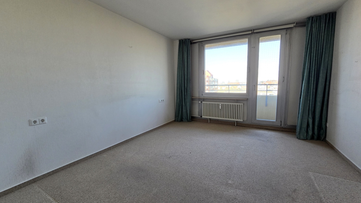 Schlafzimmer 1 mit Zugang kl. Balkon 