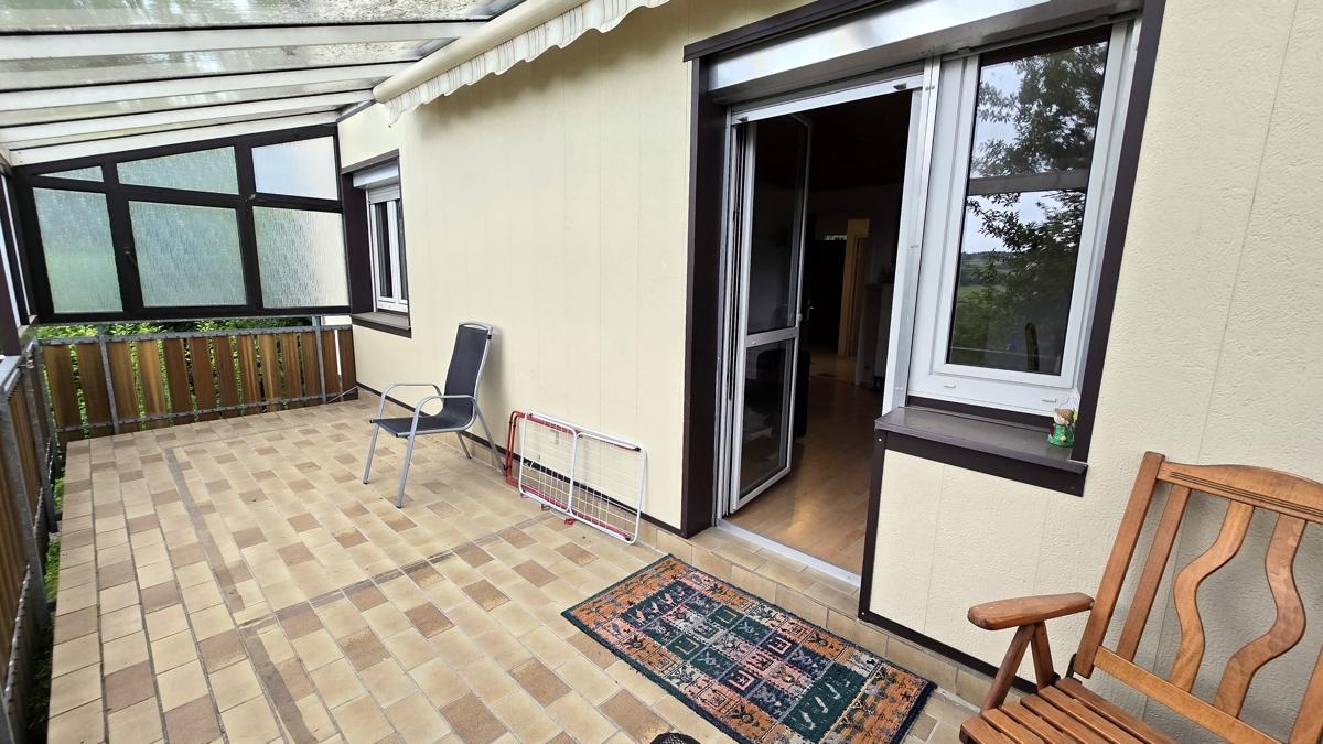 Großer überdachter Balkon