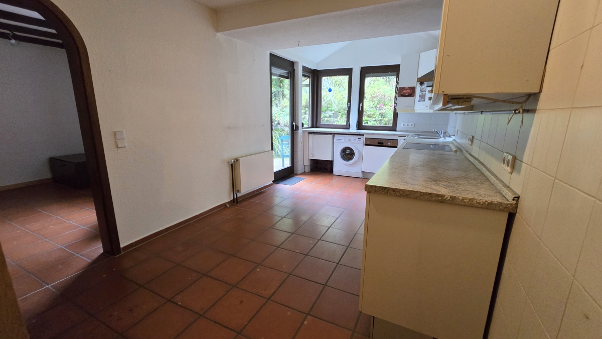 Küche mit Zugang Essbereich und Terrasse 2 