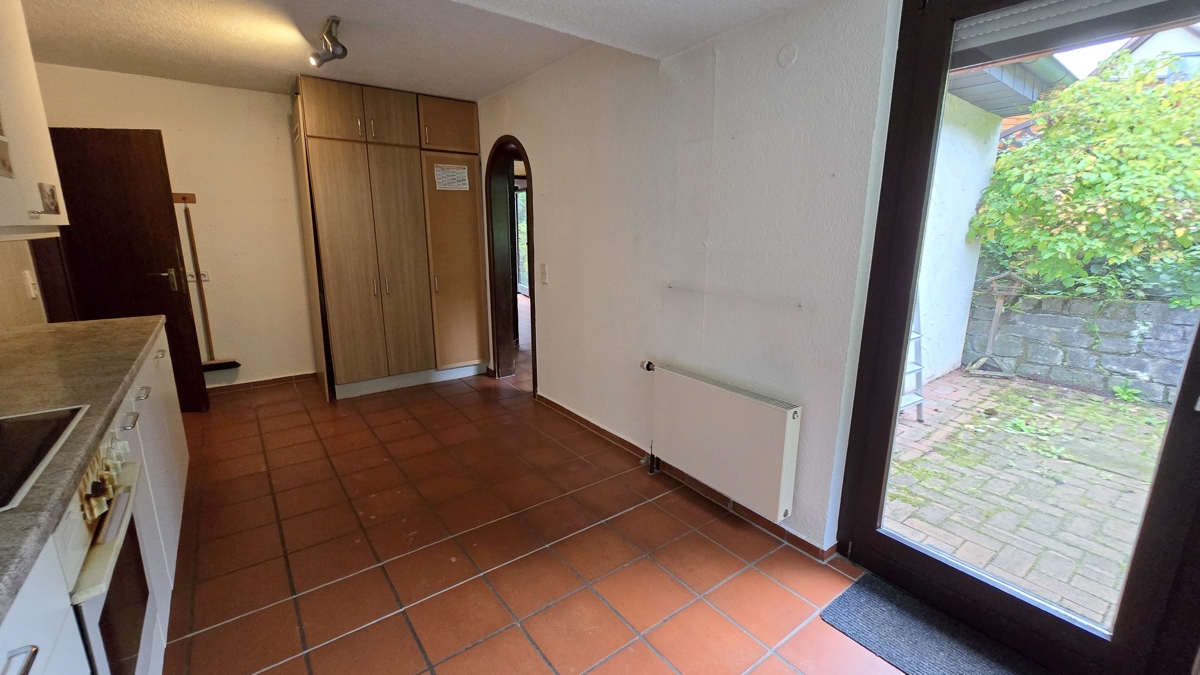 Küche mit Zugang Essbereich und Terrasse 2 