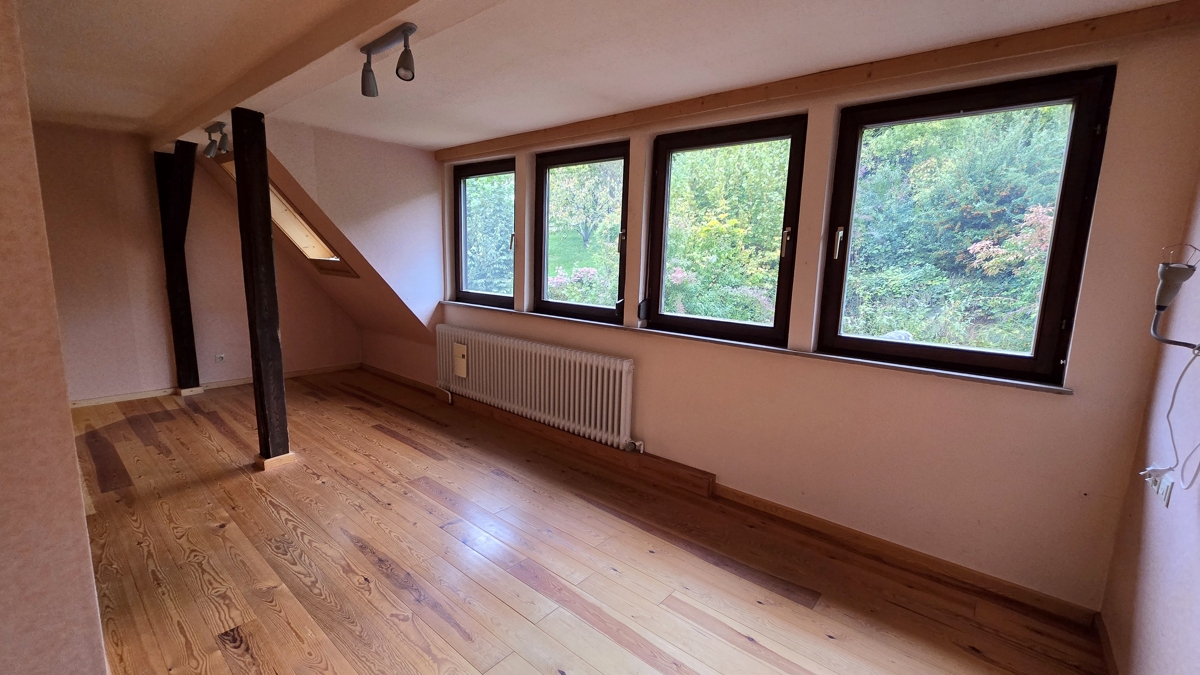 Schlafzimmer 1 mit Echtholzboden