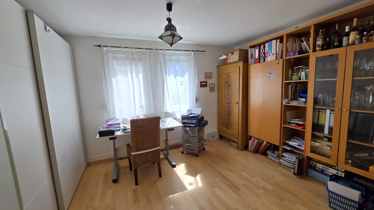 offenes Zimmer / Büro im OG