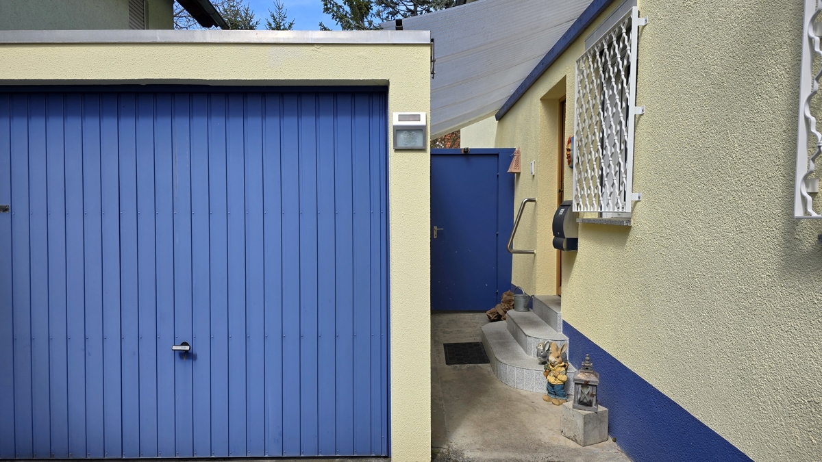 Garage und Eingang
