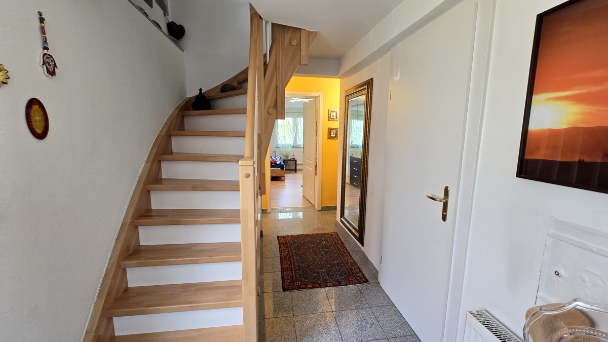 Eingangsbereich und Treppe