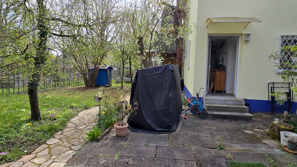 Hausansicht hinten / Zugang Terrasse