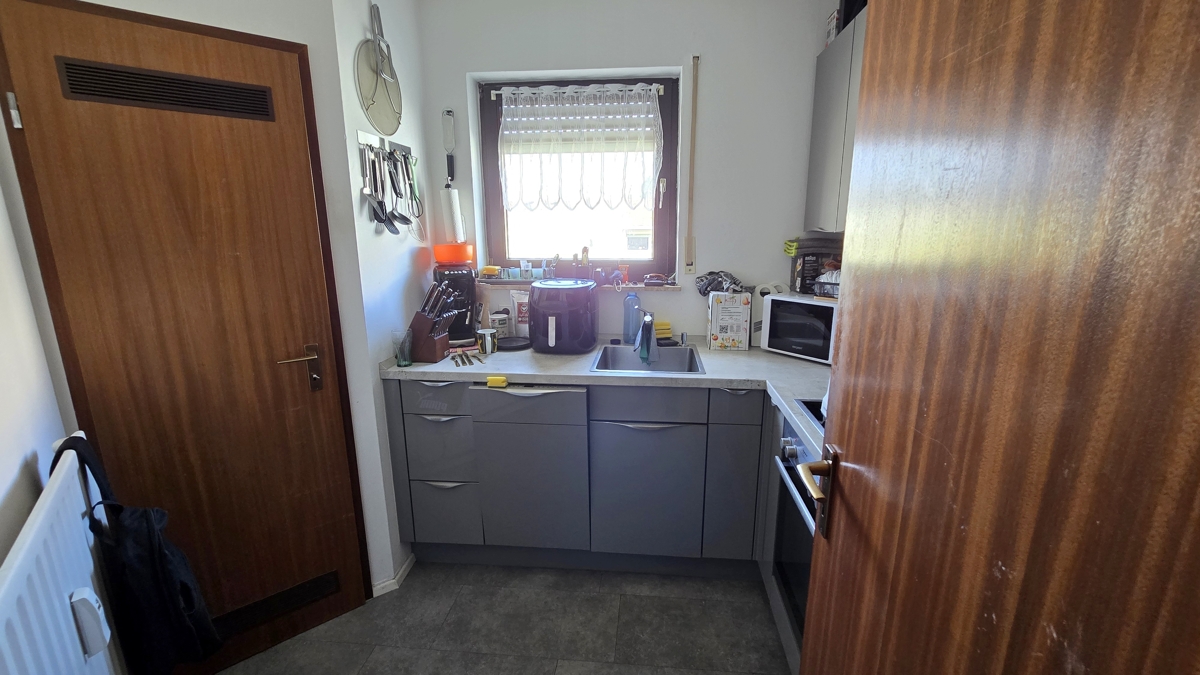 Küche und Abstellkammer