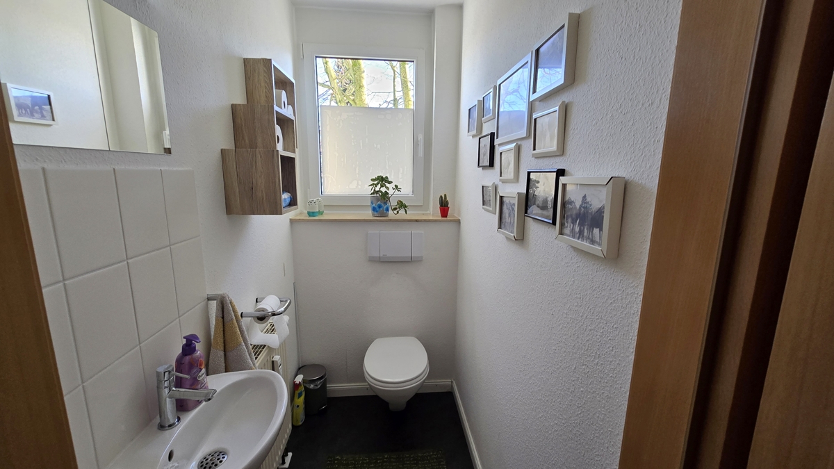 separates WC