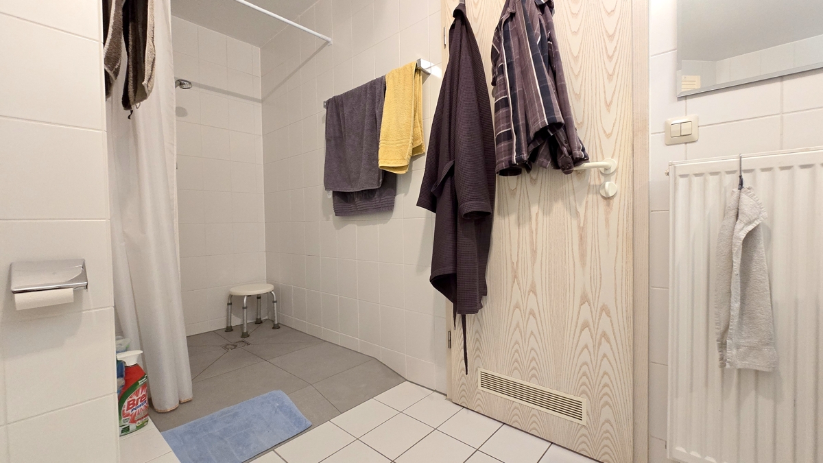 Dusche im Badezimmer