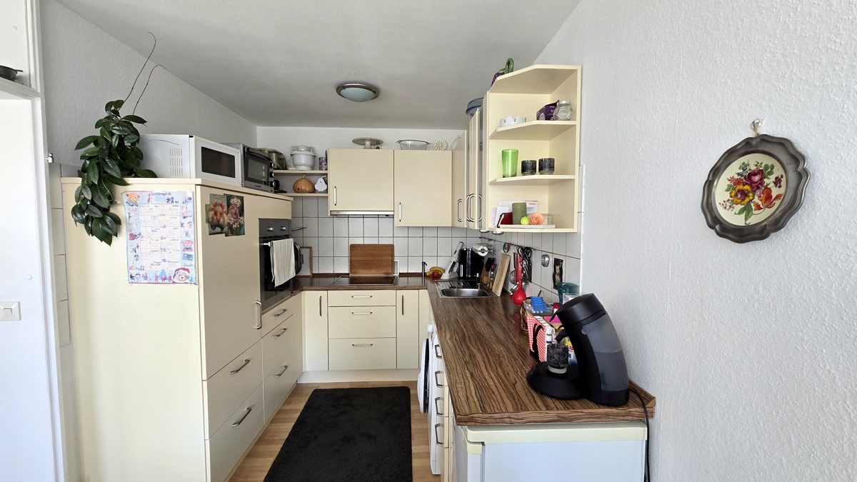 Küche mit Einbauküche