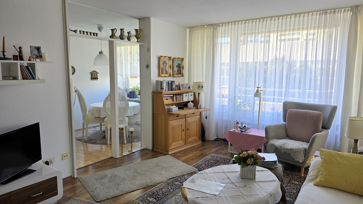 Wohnzimmer mit Essbereich