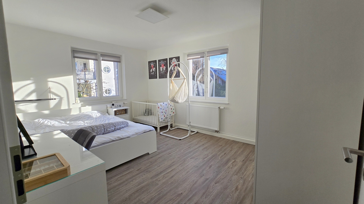Schlafzimmer 1
