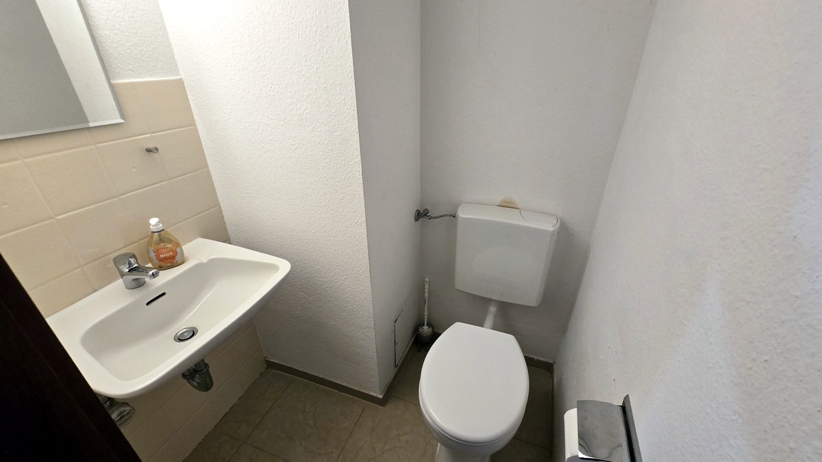 searates WC im UG