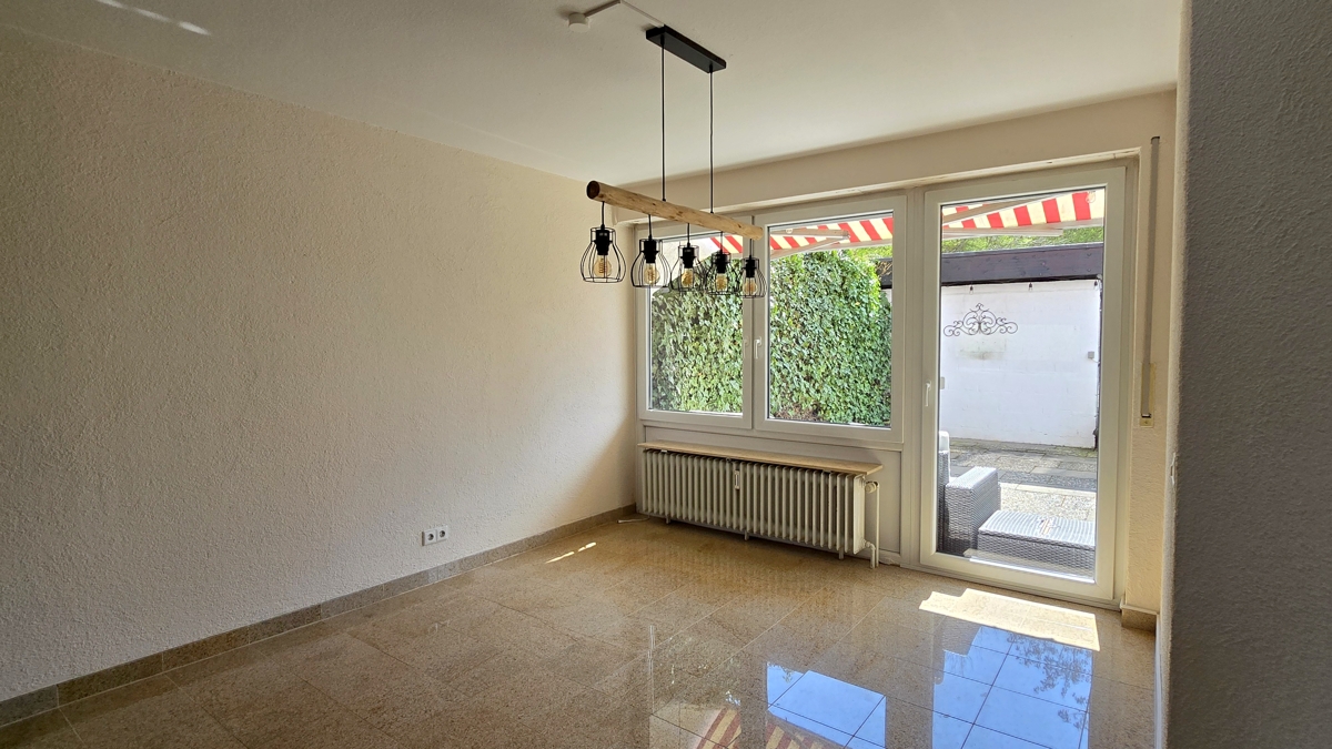Essbereich mit Zugang Terrasse