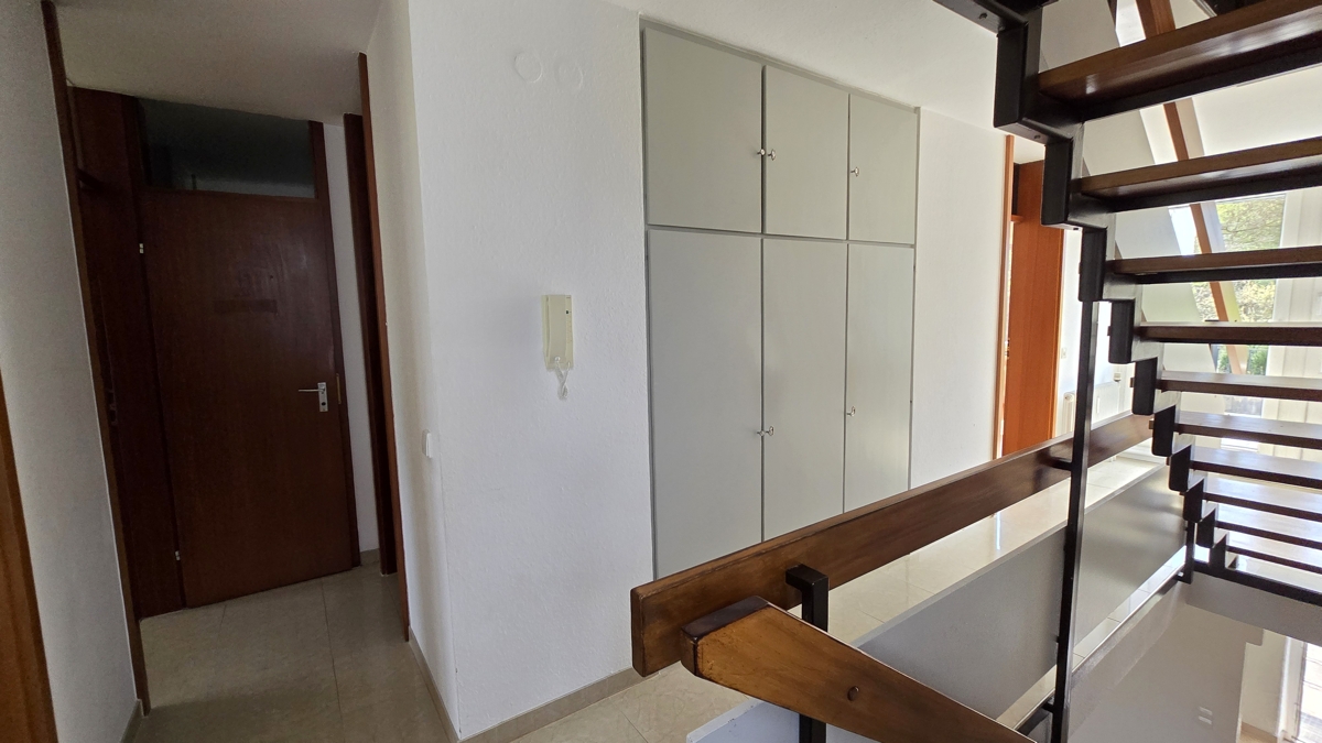 Flur und Einbauschrank im OG