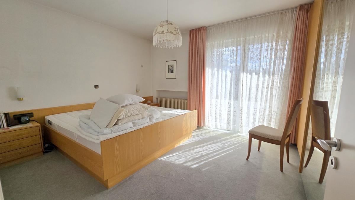OG - Schlafzimmer 1 m. Zugang Balkon