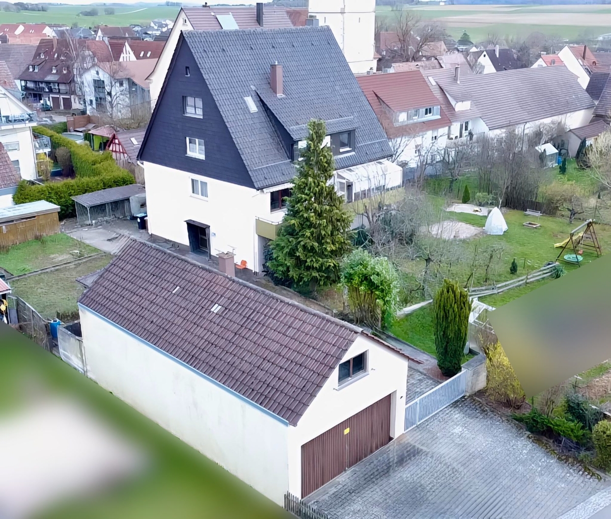 Haus und Garage von oben