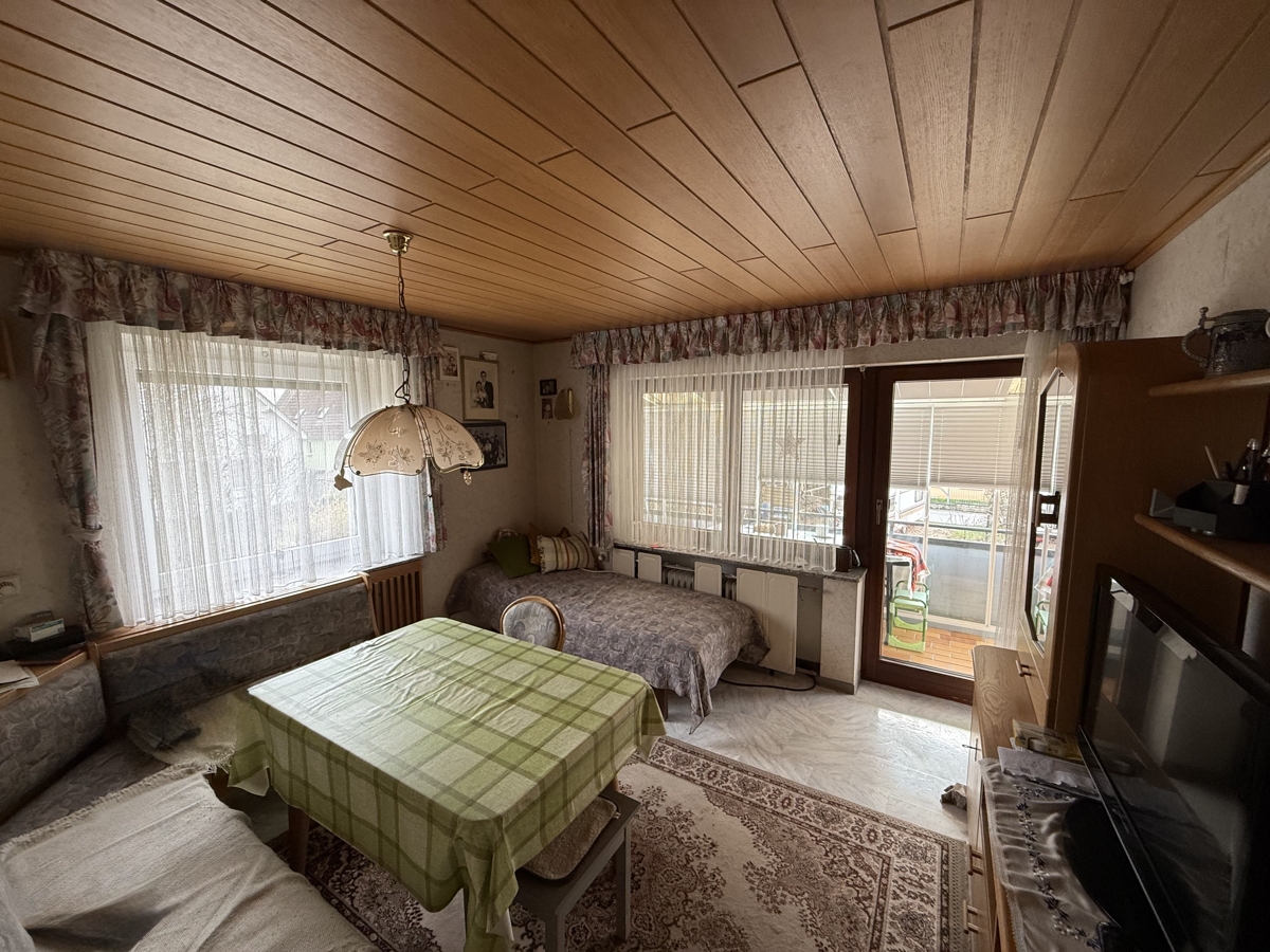 Esszimmer mit Zugang zum Balkon OG