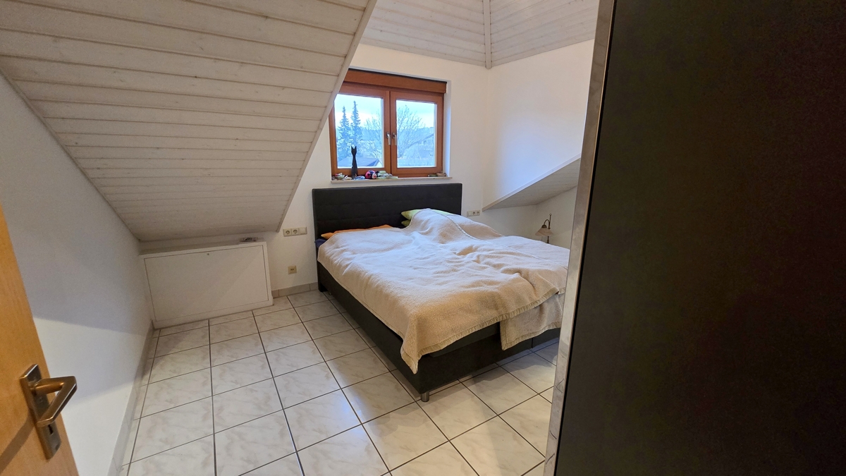Schlafzimmer 1