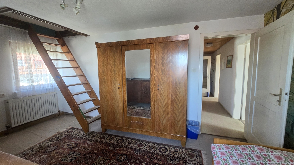 Schlafzimmer OG mit Zugang zum Dach