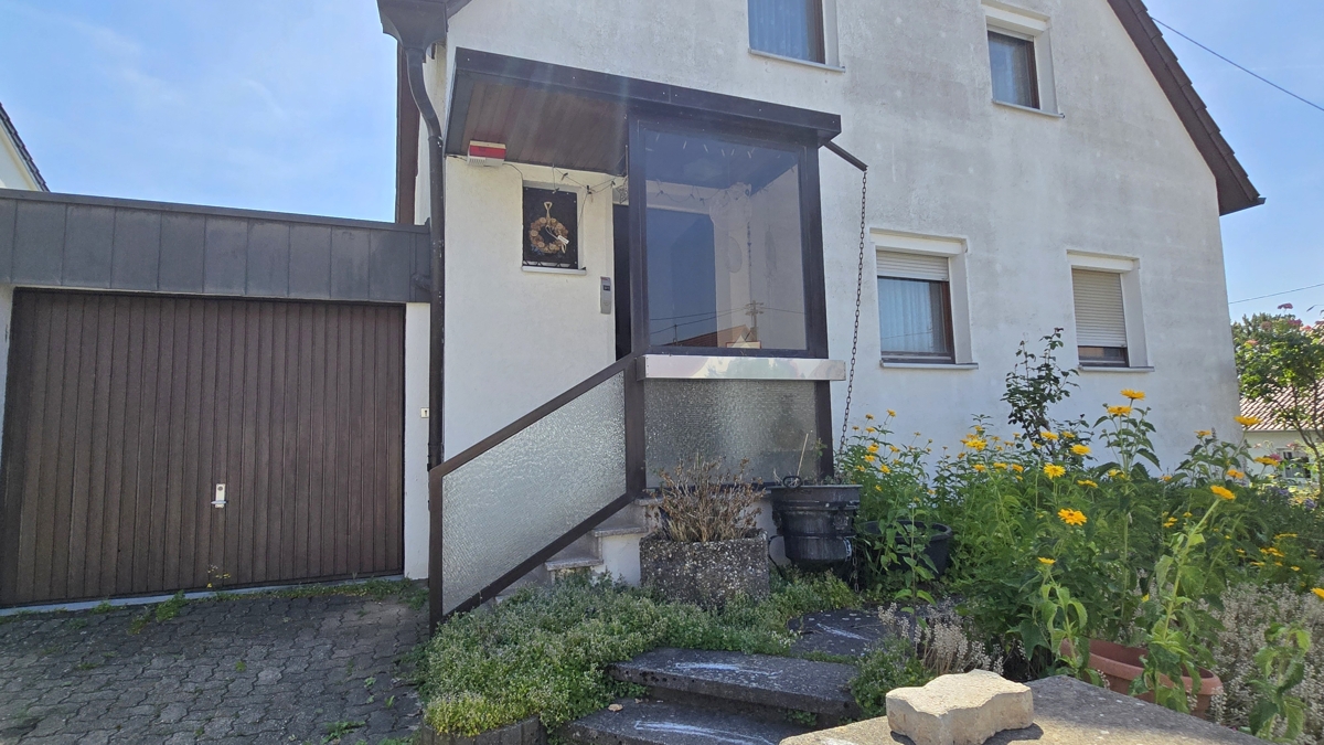 Eingang und Garage