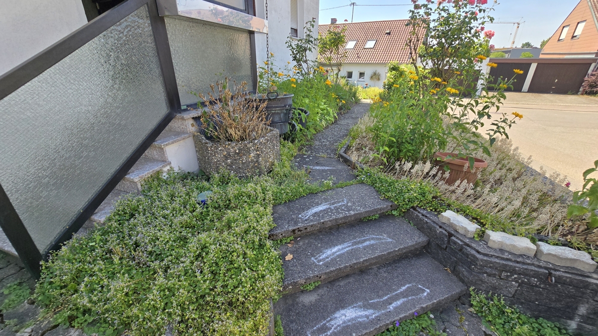 vor dem Haus