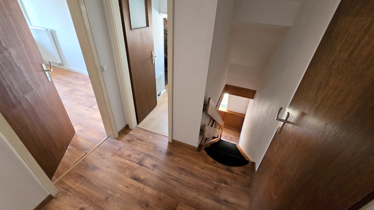 Flur oben und Treppe