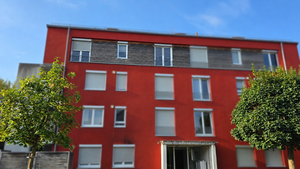 Hausansicht vorne - DG Wohnung links